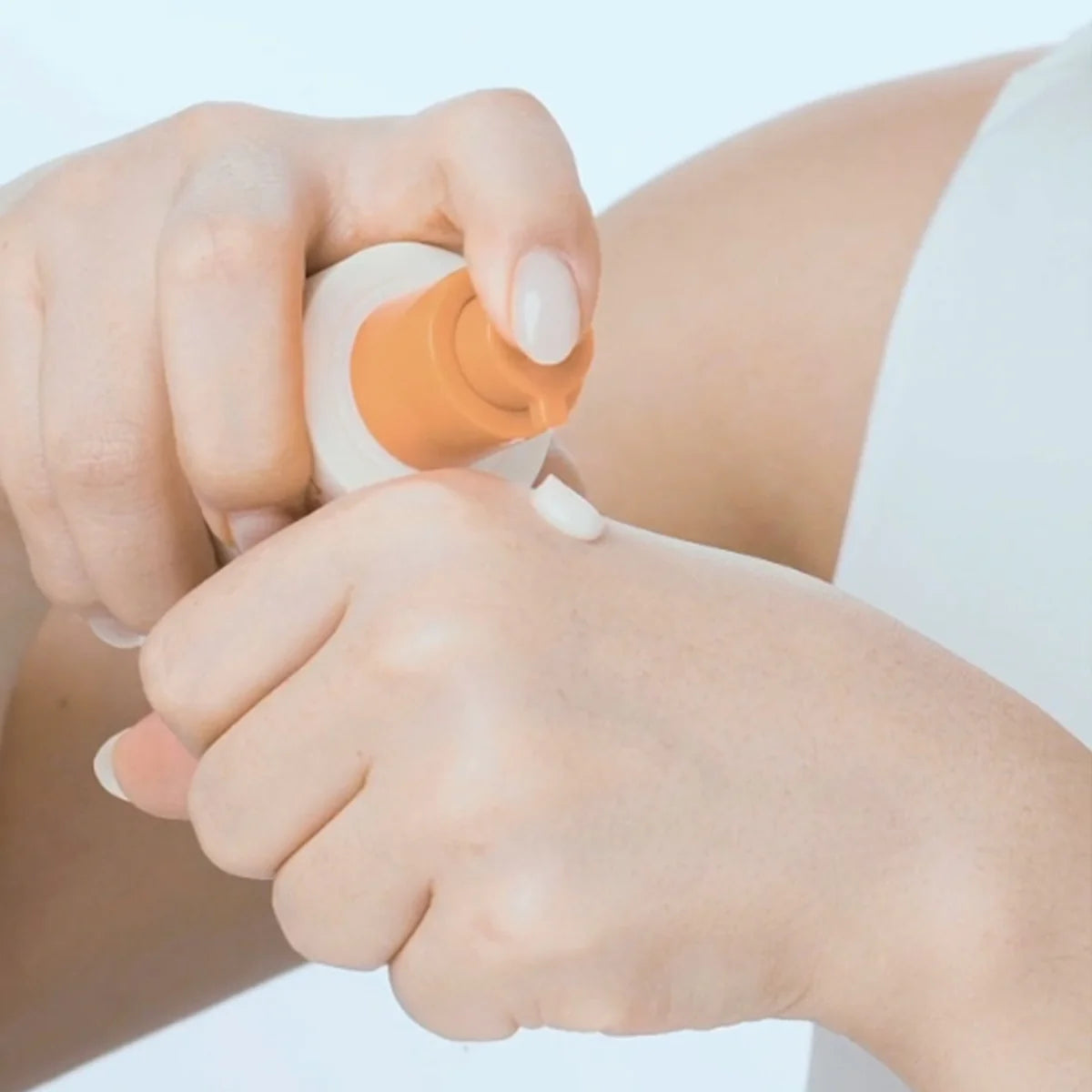 I'm From - Apricot Clear Sun Serum SPF 50+ PA++++ (50ml)-thekimyoung.com